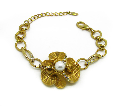 Stylized Flower & Chain