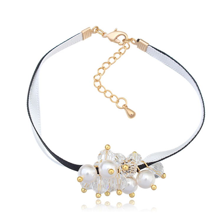 Sais on Black & White