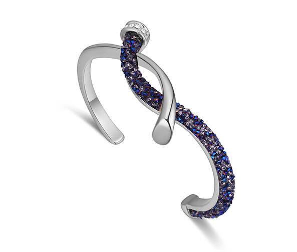 Elle on Blue & White